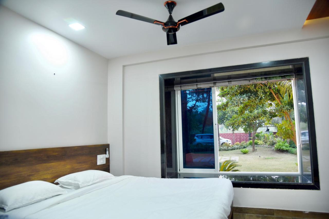 Jimmy Beach Resort Alībāg Ngoại thất bức ảnh