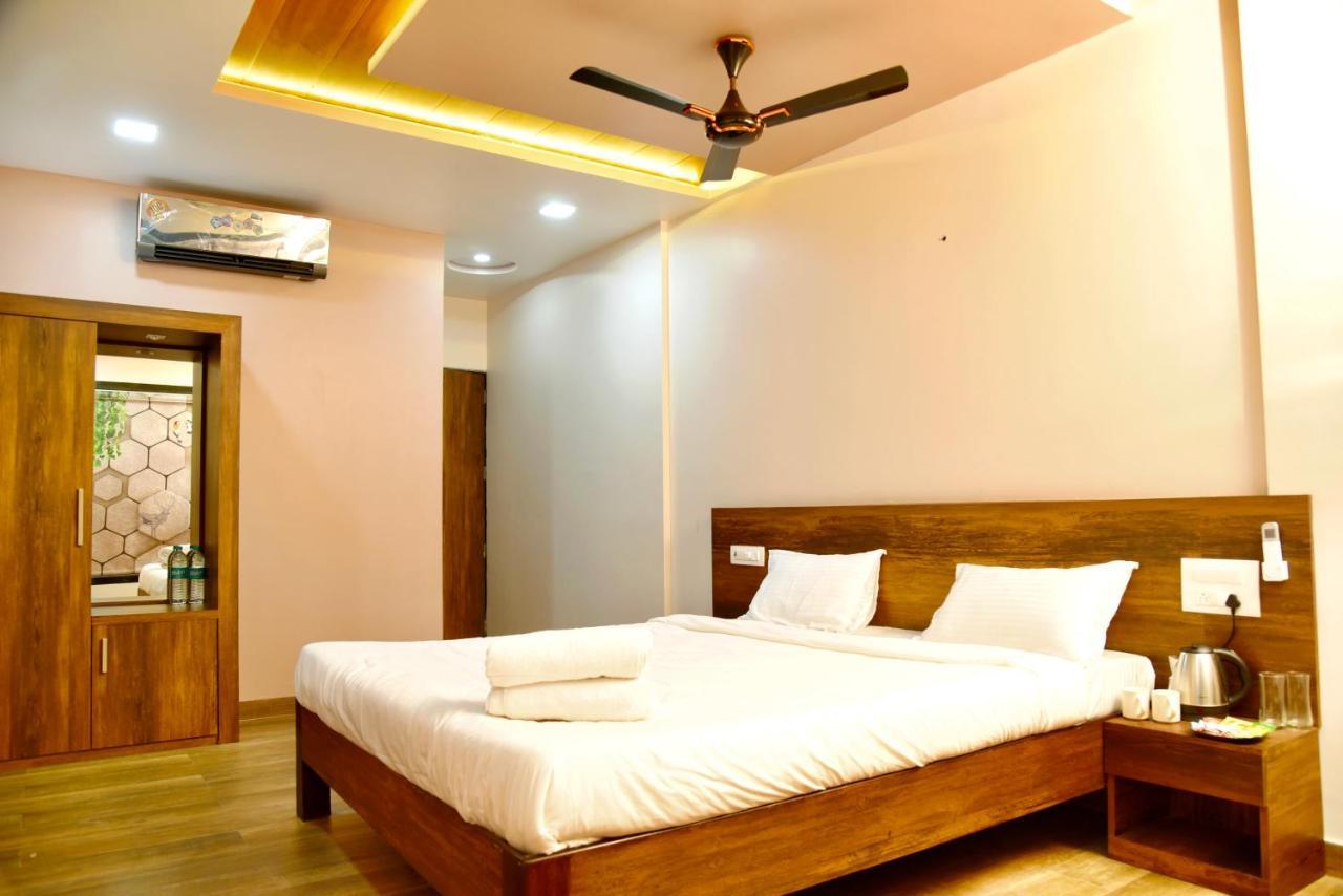 Jimmy Beach Resort Alībāg Ngoại thất bức ảnh